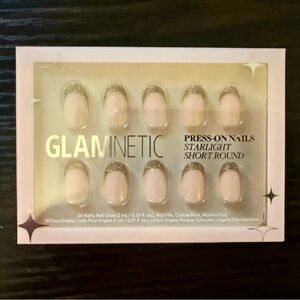 Glamnetic “Starlight” Reusable Press-On Nails – Short Round Glitter French Tips